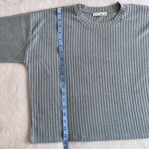 Aritzia wilfred free crewneck sweater